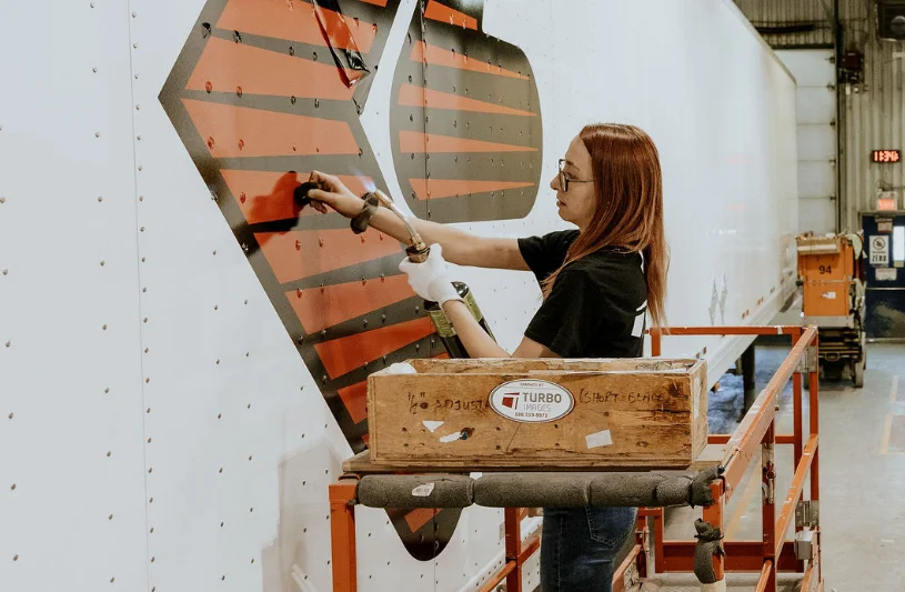 employee_removing_decal
